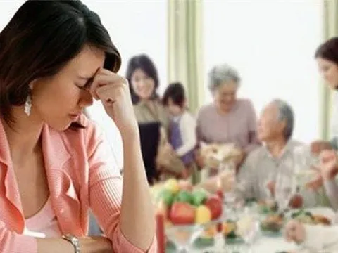 Mới cưới chưa lâu, tôi hoang mang vì mẹ chồng ép nộp hết lương, chỉ giữ lại 3 triệu tiêu vặt