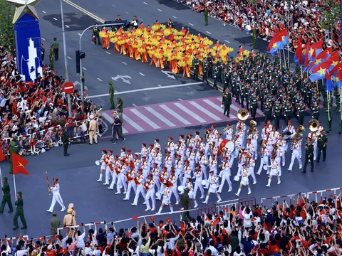 Rộn ràng Quốc khánh 2/9: Hà Nội phát nước, bánh miễn phí, ưu tiên vị trí đẹp nhất cho những đối tượng này