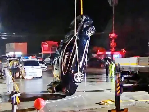 Hai nam sinh bị cha mẹ ruột cho uống thuốc ngủ để cùng tự tử, phút cuối người cha vì sợ mà tự thoát, bỏ mặc vợ con