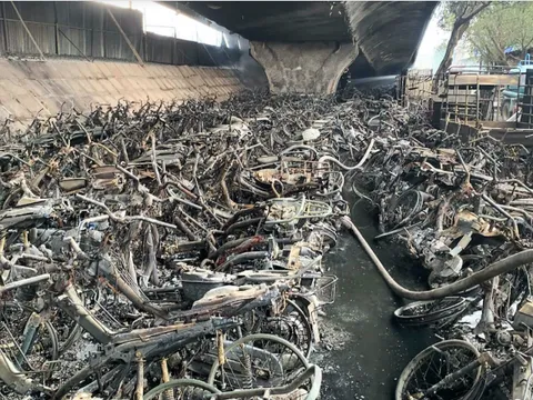 Vụ cháy hàng trăm xe máy dưới chân cầu Vĩnh Tuy: Chủ bãi xe khó tránh khỏi trách nhiệm bồi thường