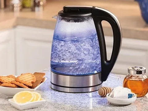 Bình siêu tốc 'xịn' cũng thành ‘bom hẹn giờ’ nếu mắc 4 thói quen này trong nhà