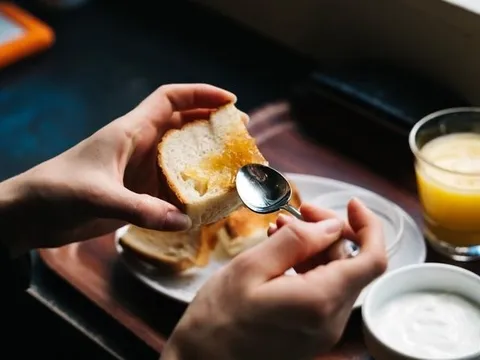 Giảm tinh bột vào buổi tối: Bí quyết giữ dáng hay 'cái bẫy' sức khỏe?