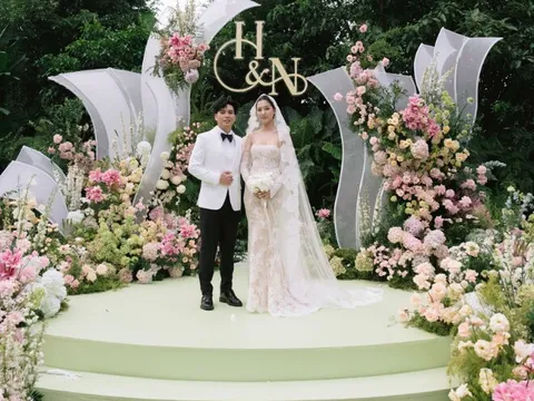 Đám cưới Hồ Quang Hiếu với vợ kém 17 tuổi: Con trai lên lễ đường cùng bố mẹ, chưa tới 100 khách tham dự