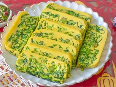 Cách làm trứng hấp cải bó xôi mềm mịn, tốt cho tim mạch và xương khớp