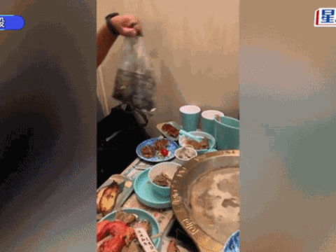 Cặp đôi bẽ mặt khi bị bắt quả tang đang lén lút làm điều này tại quán buffet