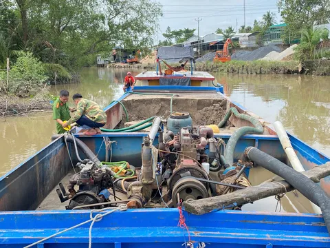 Vĩnh Long: Phát hiện hàng loạt ghe, tàu khai thác, vận chuyển cát trái phép