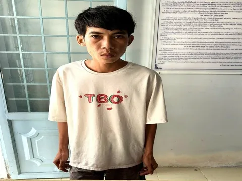 Bắt quả tang Nguyễn Minh Vương đang trên đường "tẩu tán" đồ ăn trộm