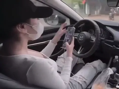Sự thật bất ngờ về clip cô gái vô tư buông vô lăng để bấm điện thoại khi lái ô tô