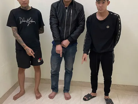 Từ biểu hiện nghi vấn của Nguyễn Tuấn Anh tại phòng trọ, cảnh sát "hốt" thêm 2 "con nghiện"