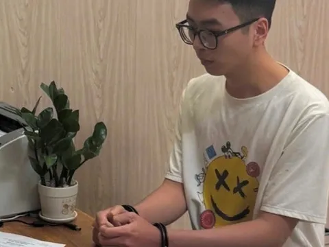 Nguyễn Trọng Phú (sinh năm 2006) ra đầu thú