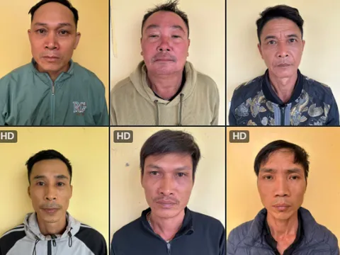 Bắt quả tang 6 đối tượng đánh bạc trong cửa hàng tạp hóa tại Hải Phòng