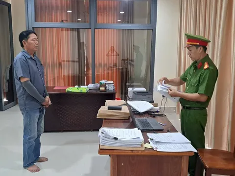 Cấm đi khỏi nơi cư trú với Dư Chế Linh