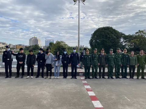 Trục xuất 09 công dân Trung Quốc nhập cảnh trái phép vào Việt Nam