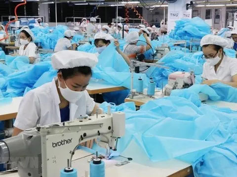 Người lao động tự ý nghỉ không lương sẽ bị xử lý như thế nào?