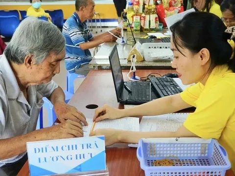 Chi trả gộp 2 tháng lương hưu (tháng 02 và tháng 03 năm 2026) theo Chỉ thị 36 vào thời điểm nào?