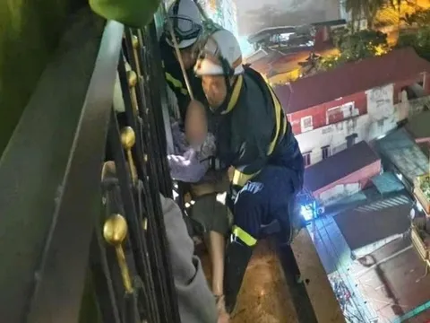 Công an Hà Nội "giành" cô gái trẻ từ tay tử thần ở độ cao tầng 9