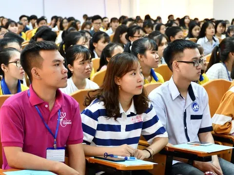 Từ 01/01/2026, sinh viên tốt nghiệp loại giỏi trở lên các chuyên ngành trong lĩnh vực nào thì được xét tuyển công chức?