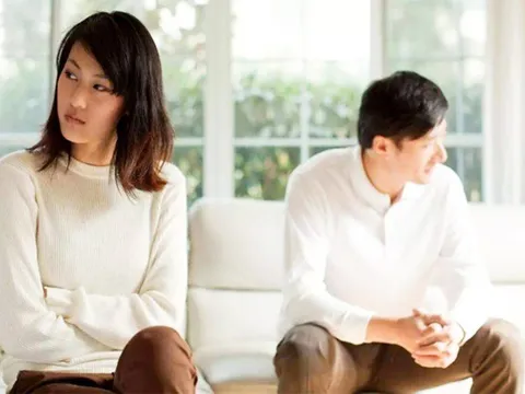 Yêu cầu vợ giữ khoảng cách với người đàn ông khác, cái kết tôi nhận được là lá đơn ly hôn?