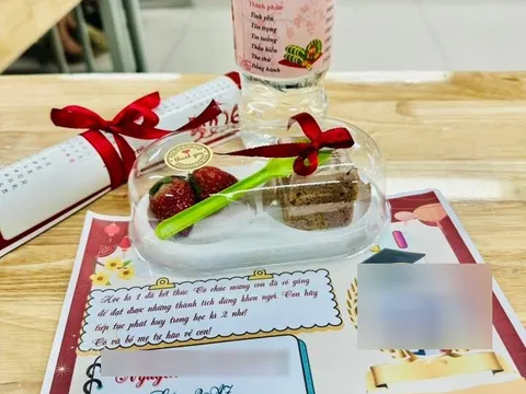 Buổi họp phụ huynh lớp 3 gây tranh cãi nhất mạng xã hội vì sự thể hiện quá chu đáo của cô giáo chủ nhiệm