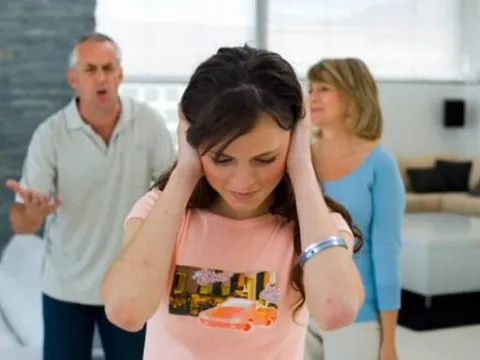 Ngày tôi quyết định không về nhà chồng nữa, mẹ chồng không giữ lại mà chỉ hỏi một câu khiến tôi đứng lại