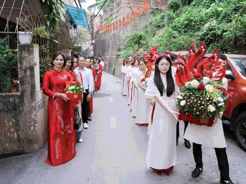 Đám cưới đặc biệt ở Quảng Ninh: Cô dâu chú rể vắng mặt, hai gia đình tổ chức hôn lễ thay con