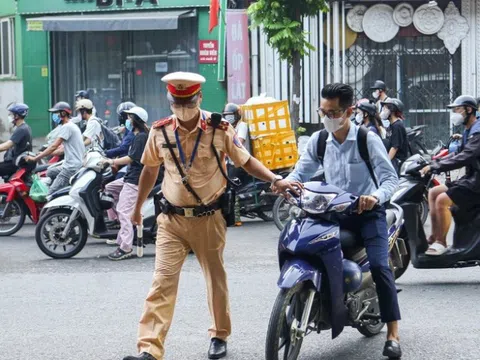 CSGT đi một mình có được xử phạt vi phạm giao thông hay không?