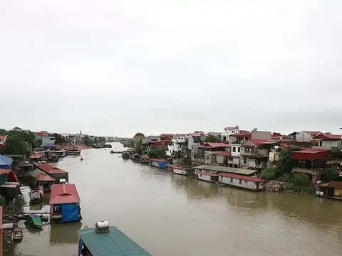 Mực nước lũ vượt báo động 3 trên sông Cầu, sông Bùi, Hà Nội phát lệnh khẩn trong đêm