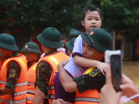 Kiên quyết không để người dân ở lại khu vực nguy hiểm khi lũ lên cao