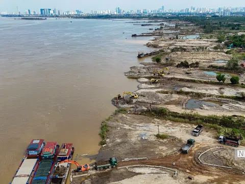 Hà Nội: Bến bãi ven sông Hồng hoạt động mùa mưa lũ, Chủ tịch Quận lên tiếng