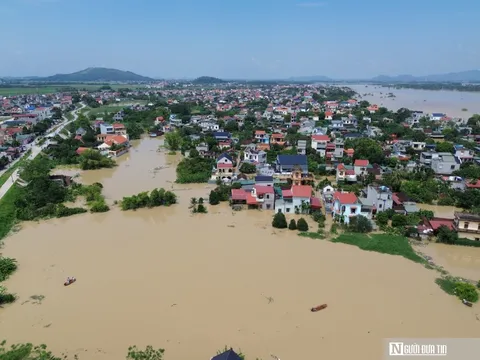 Toàn cảnh: Lũ lụt dâng cao, hàng nghìn hộ dân ở Thanh Hóa chìm trong "biển" nước