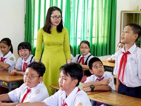 Xét thăng hạng giáo viên trung học cơ sở theo tiêu chuẩn, điều kiện nào?