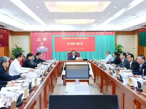 Bộ Chính trị xem xét, thi hành kỷ luật ông Nguyễn Xuân Phúc