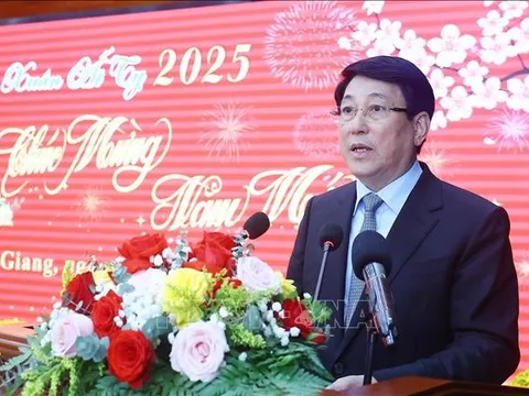 Chủ tịch nước chúc Tết Đảng bộ, chính quyền và nhân dân tỉnh Kiên Giang