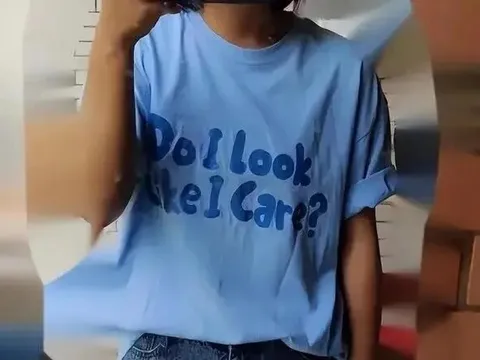 Đi họp phụ huynh đầu năm về, phụ huynh lập tức chuyển trường cho con sau khi thấy trang phục cô giáo mặc