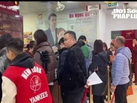 Chợ vàng náo nhiệt ngày vía Thần Tài năm 2025, người dân “mất ăn mất ngủ” chen chân cầu may