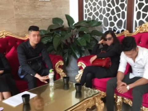 Dàn "mỹ nam" siêu vip đi khách cho quý bà giải đen lộ diện sau tin nhắn "cho 1 cu em 6 múi"