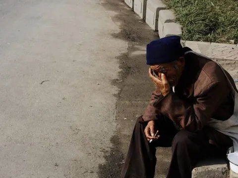 U70 lương hưu 50 triệu/tháng, vợ chồng già đưa nhau đi du lịch, khi về nhà thấy cảnh sốc: “Sao con làm vậy?”