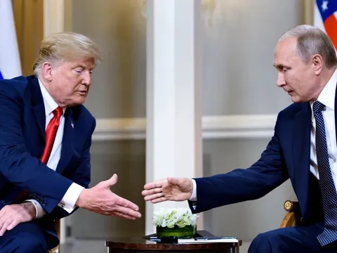 Vừa ngừng viện trợ quân sự cho Ukraine, Mỹ bàn cách nới lỏng lệnh trừng phạt Nga