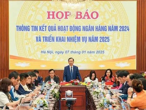 Room tín dụng: Chưa thể bỏ nhưng đã nới dần