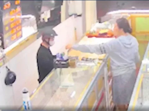 Lời khai thản nhiên của nam thanh niên 20 tuổi bịt mặt cướp tiệm vàng ở Kon Tum