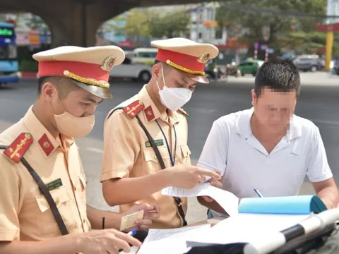 Những loại giấy tờ người dân phải mang theo khi tham gia giao thông, ai cũng cần biết kẻo bị phạt