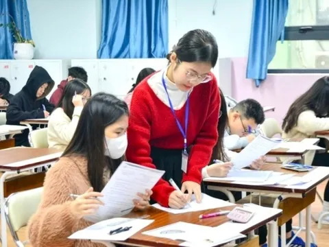 "Đặt cọc giữ chỗ" trường tư vào lớp 10 có nơi lên đến 30 triệu đồng, ai lợi, ai thiệt?