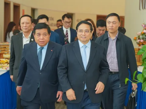 Thủ tướng: Việt Nam nỗ lực xoay chuyển tình thế, chuyển đổi trạng thái về bán dẫn và AI