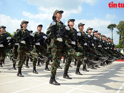 TP Hồ Chí Minh: Ngắm những 'bóng hồng' tập luyện diễu binh dưới cái nắng như ‘đổ lửa’