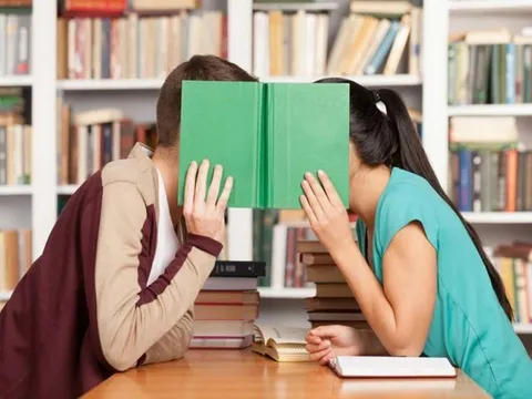 Khác biệt giữa người làm "chuyện ấy" trước tuổi 20 và sau tuổi 30, nam và nữ ai dễ thiệt hơn?
