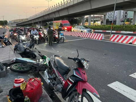 Clip: Khoảnh khắc bàng hoàng nữ tài xế lái Mercedes tông liên hoàn 10 xe máy chờ đèn đỏ