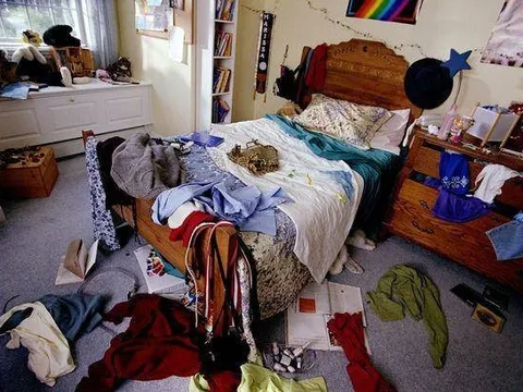 Thi xong con trai chị dâu ở quê lên "ăn chực", một cái bát cũng không biết đường rửa