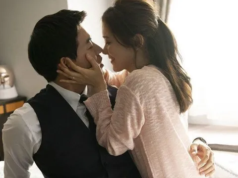 Mấy đêm liền cứ nghe tiếng vợ nói chuyện với con trai, tôi sợ xanh mặt vì cô ấy đã mất 2 năm