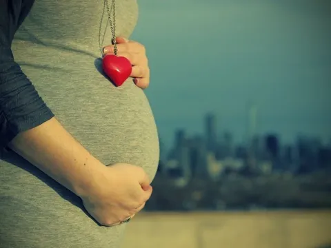 Vợ sinh con sau khi chồng đã mất 3 năm, em bé chào đời vẫn là con “chính chủ”