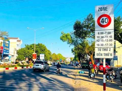 Hàng nghìn đèn tín hiệu, biển báo giao thông bất cập 'đánh đố' người đi đường